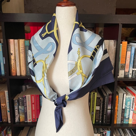 vintage scarf - Picture 2 of 7